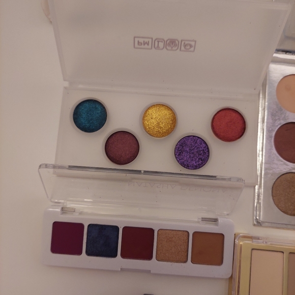 All makeup. Original pallet - Picture 2 of 4